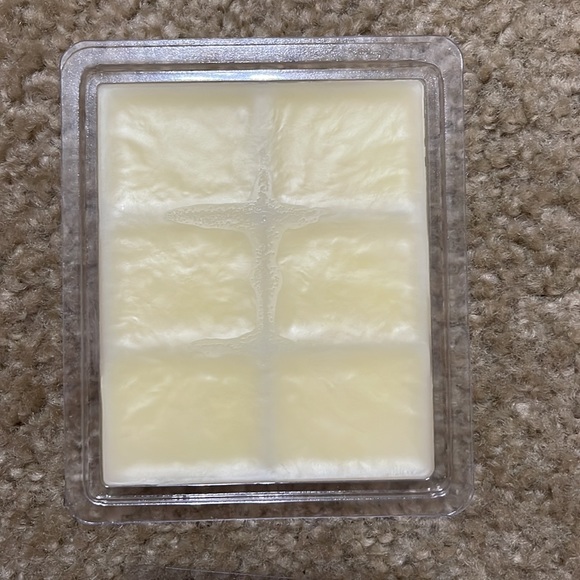 Tyler Candle Company mixer Melts - Picture 3 of 3